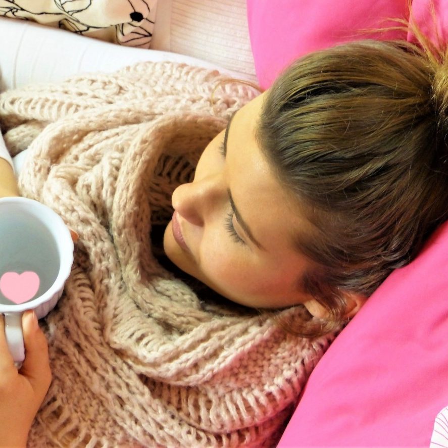 young_woman_girl_concerns_rest_pillow_pink_cup_heart-1394710 (1)